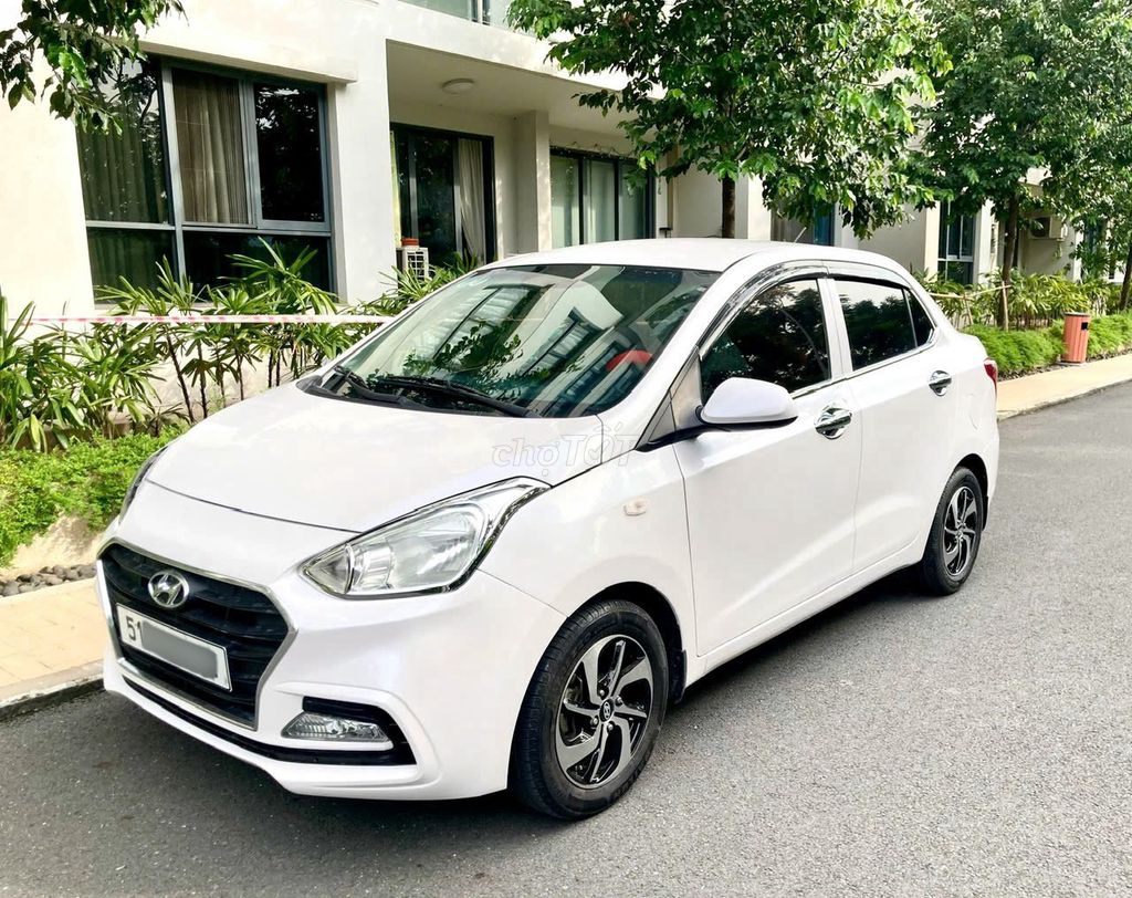 Hyundai i10 cuối 2020 sedan xe nữ đi nguyên Zin