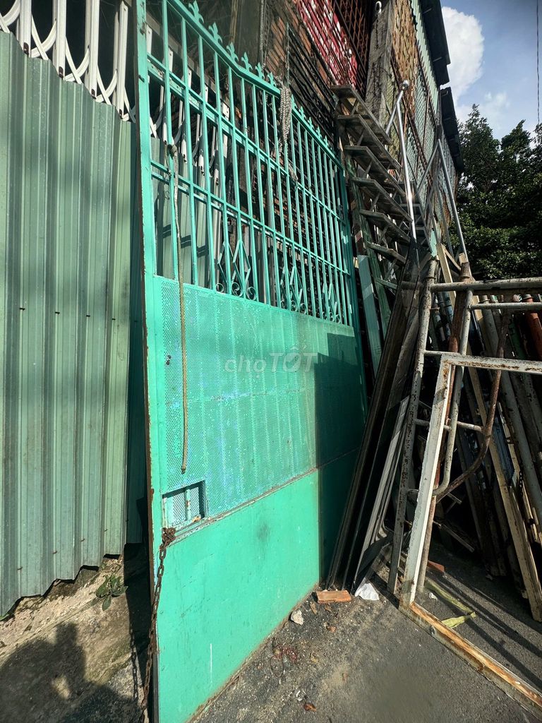 Cửa cổng sắt màu xanh, kích thước ngang 3m6. Mua bán Nội thất, đồ gia dụng khác tại Quận Gò Vấp Tp Hồ Chí Minh được đăng bởi Luan hình 1