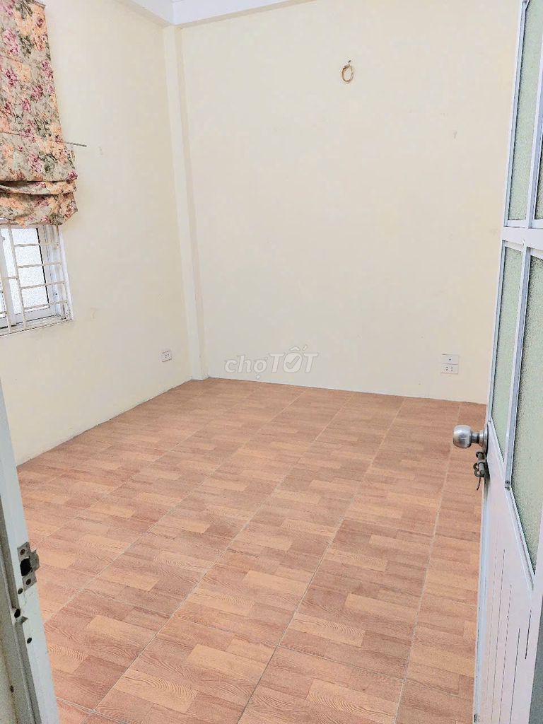 Bắc Cầu Q.Long Biên 4tỷ hơn, nhà 4 tầng, 3p.ngủ, ô tô đỗ cửa,ngõ thông. Mua bán nhà ở tại Quận Long Biên Hà Nội được đăng bởi Thúy Long Biên hình 2