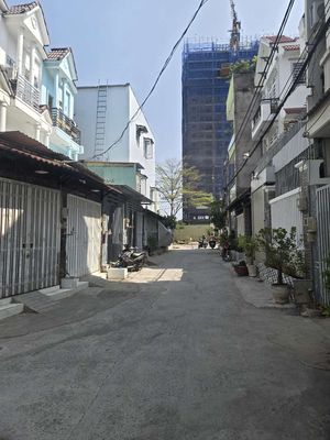 chính chủ bán lô đất thổ cư 100% Tặng GPXD hẻm 1527