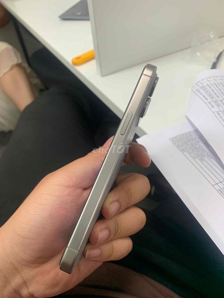 Apple iPhone 15 Pro Max 256GB Xám. Mua bán Điện thoại tại Quận Tân Bình Tp Hồ Chí Minh được đăng bởi Tú hình 1