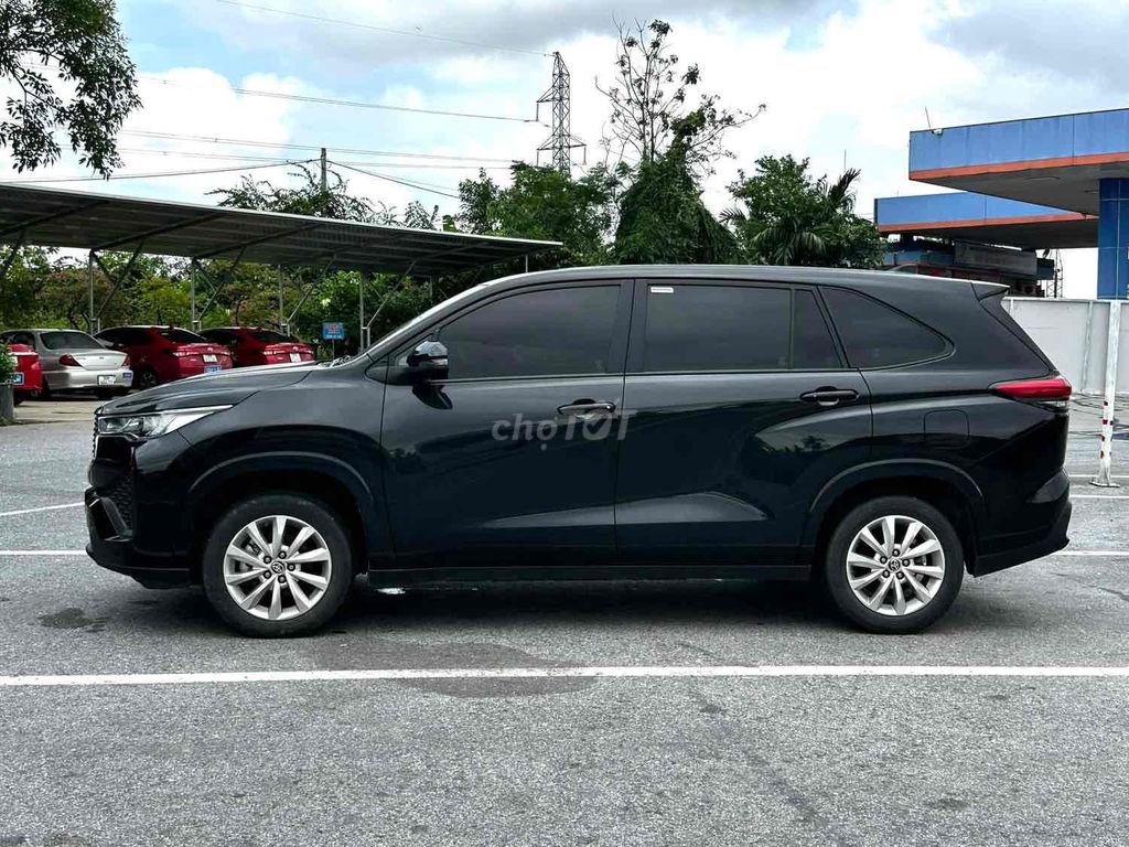 Toyota Innova Cross 2.0V CVT 2025 года выпуска