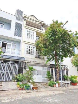 Аренда · 4 комн. · 90 м² · Quận 7, ул. Đường Phạm Hữu Lầu