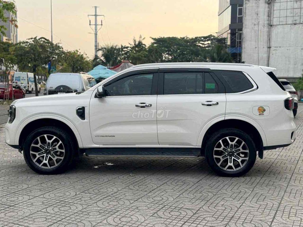 Ford Everest 2022 Titanium 4x2 20.000 km. Mua bán Ô tô tại Quận Tân Bình Tp Hồ Chí Minh được đăng bởi Sài Gòn Ford hình 7