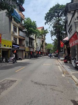 House in Tây Hồ