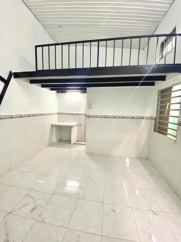 Cho Thuê Phòng Trọ Gác Cao Cực Thoáng Ngay Đường Hàng Tre - Thủ đức