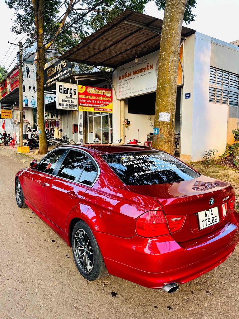 BMW 3 Series 2011 320i - 139000 km. Mua bán Ô tô tại Thành phố Buôn Ma Thuột Đắk Lắk được đăng bởi SALON ÔTÔ NGỌC ẨN hình 1
