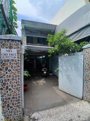 Cho thuê nhà mặt tiền quận 4
