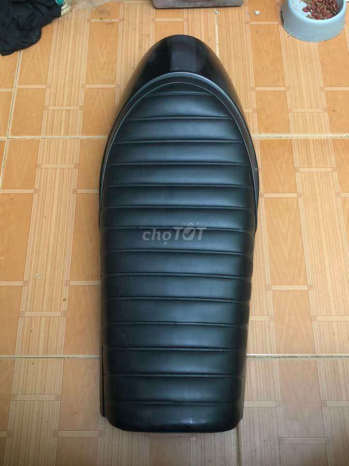 Yên xe caferacer. Mua bán Phụ tùng xe tại Thành phố Huế Thừa Thiên Huế được đăng bởi Nguyễn văn triều kha hình 1