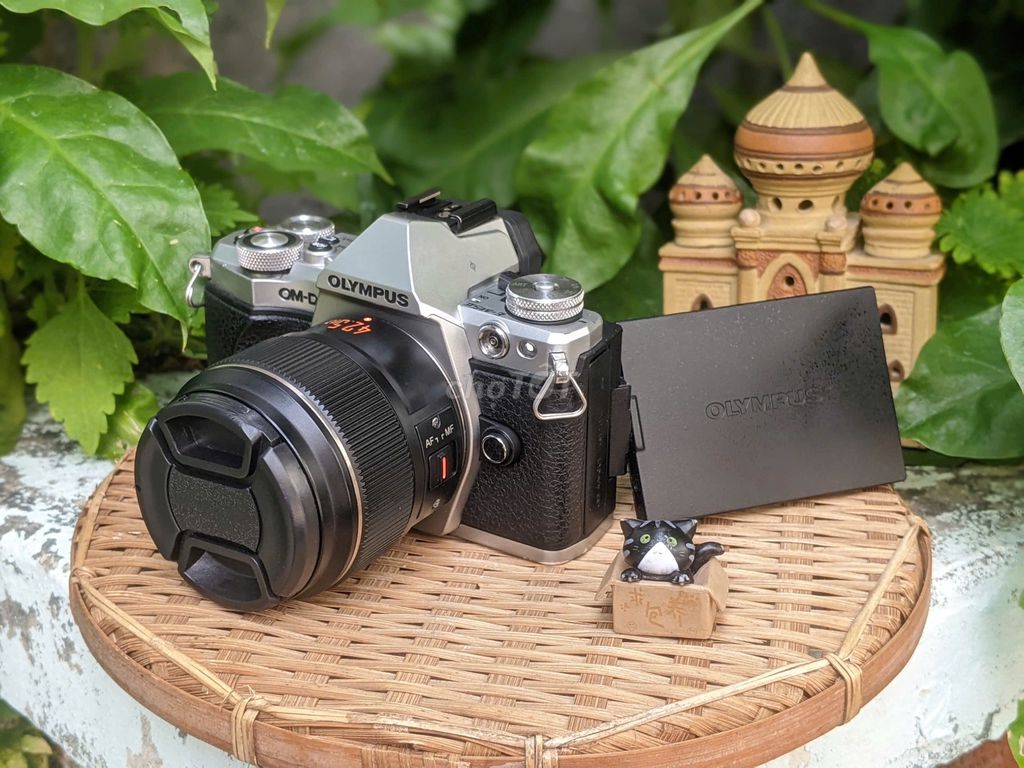 [Máy ảnh KTS] Olympus EM5 Mark II kèm lens 42.5MM. Mua bán Máy ảnh, Máy quay tại Quận 6 Tp Hồ Chí Minh được đăng bởi may anh KTS hình 1