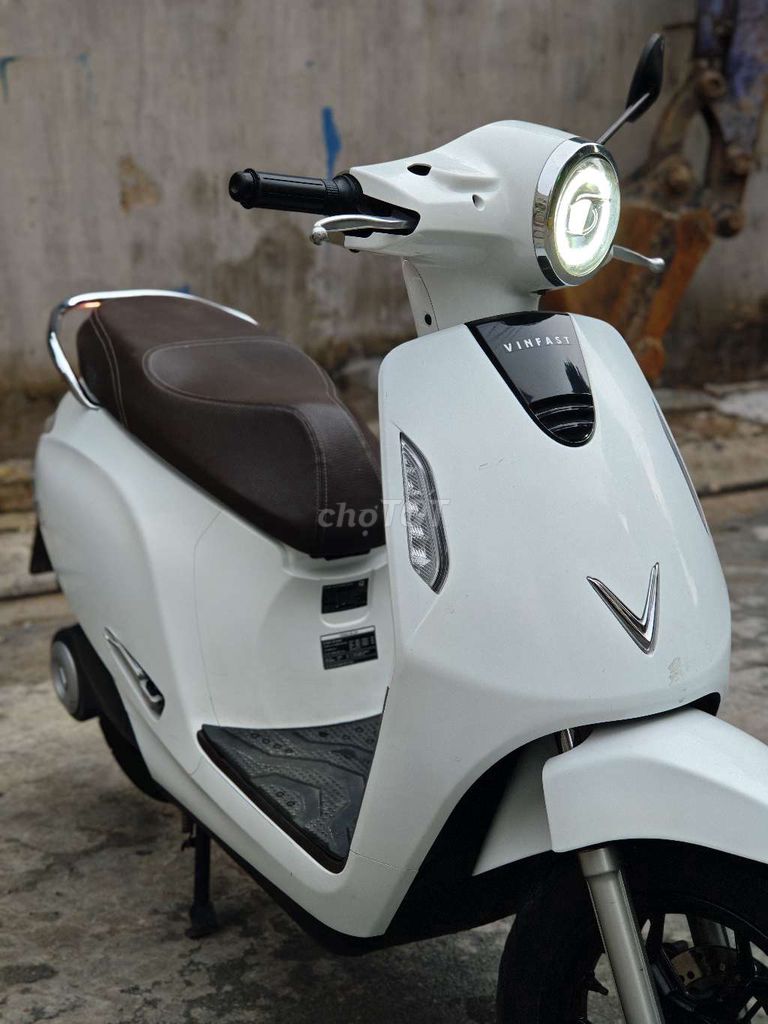 Электроскутер VinFast Evo 200 2024 Белый от собственника