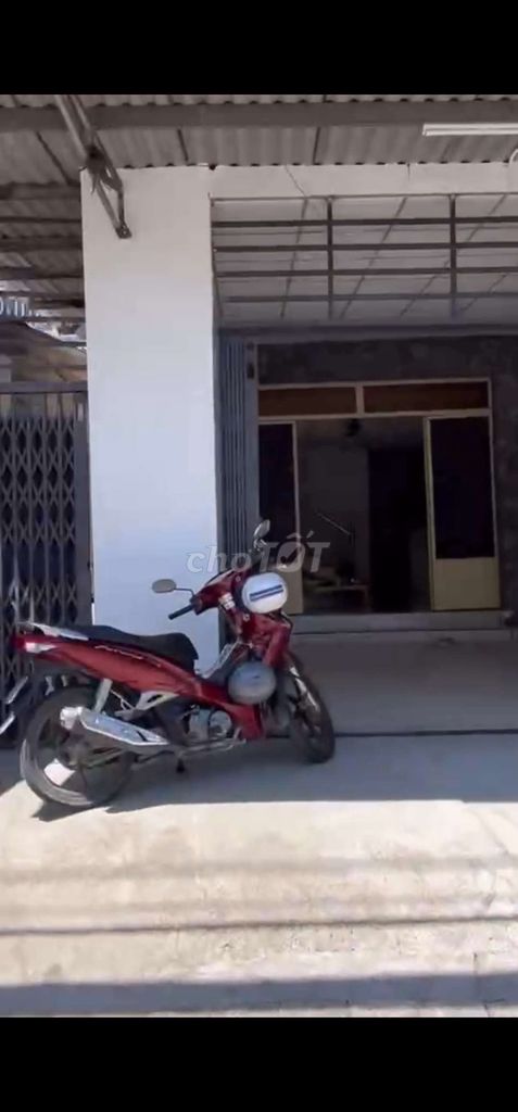 Mặt tiền quốc lộ 50 kế dân cư gia hòa . nở hậu. thu nhập 26tr/thang