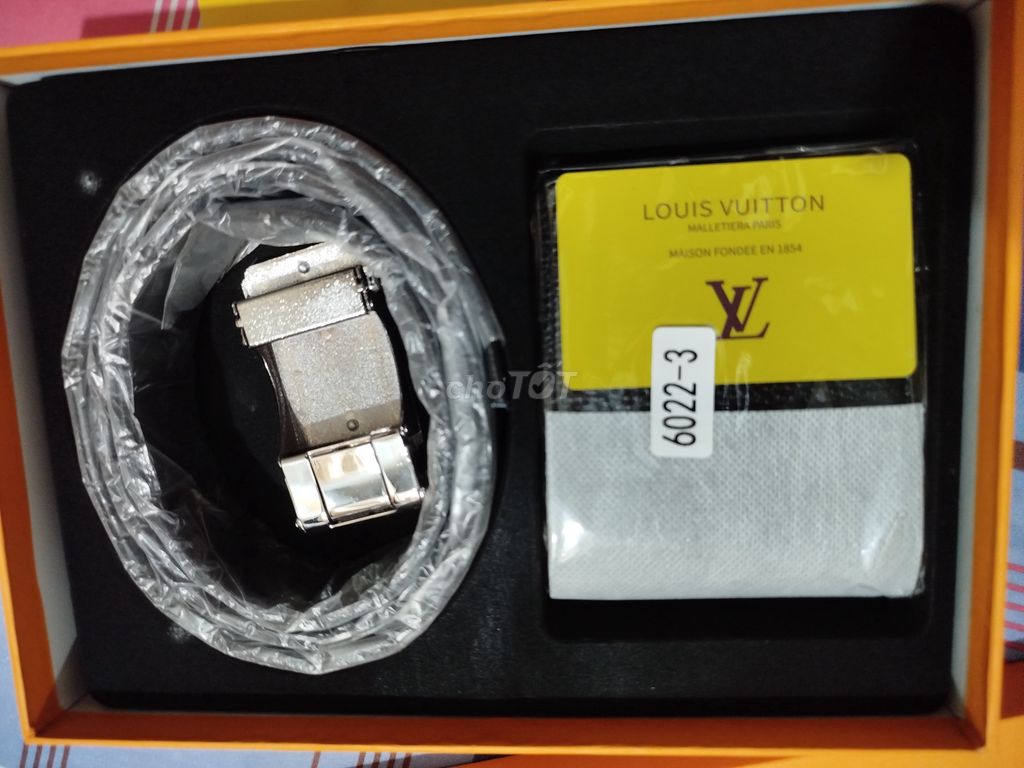 Thắt lưng + ví Louis Vuitton Da Đen Nam. Mua bán Phụ kiện thời trang khác tại Huyện Gò Dầu Tây Ninh được đăng bởi Nguyễn văn thái hình 1