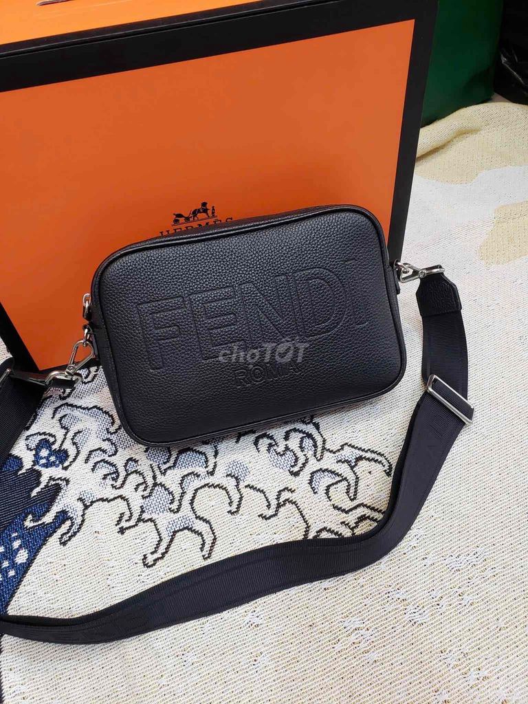 Túi đeo chéo Fendi. Mua bán Túi xách tại Quận Ninh Kiều Cần Thơ được đăng bởi Khang Linh hình 1