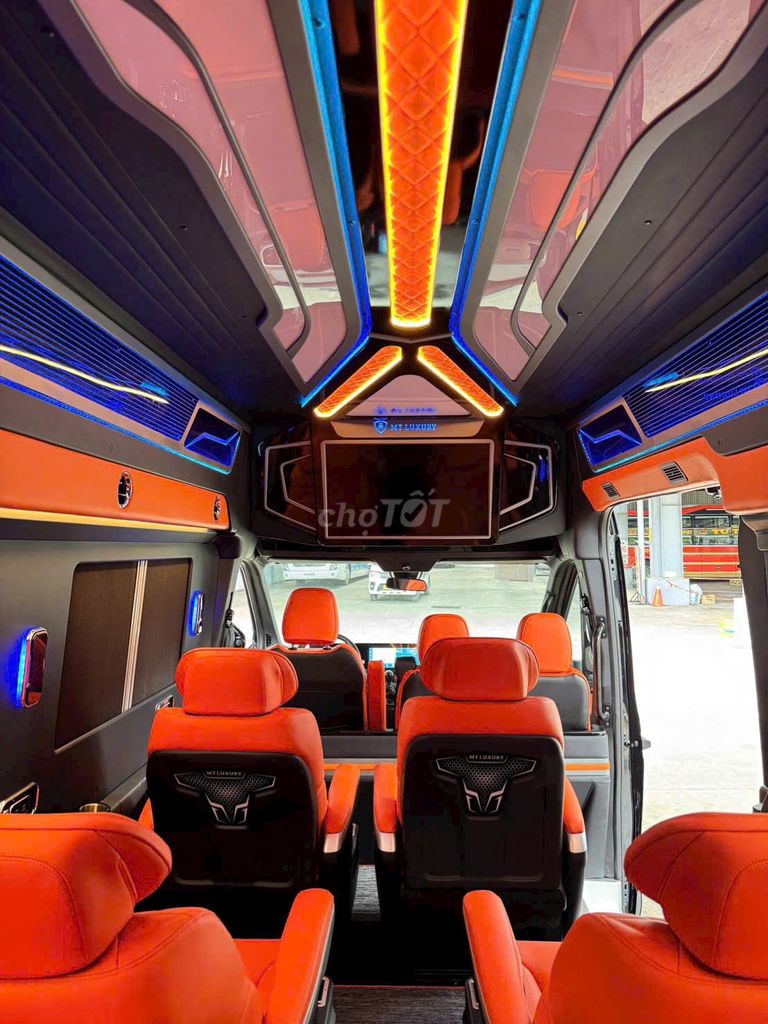 Ford Transit 2025 Limousine 12S. Mua bán Ô tô tại Quận 3 Tp Hồ Chí Minh được đăng bởi Lương Hoàng Long hình 10