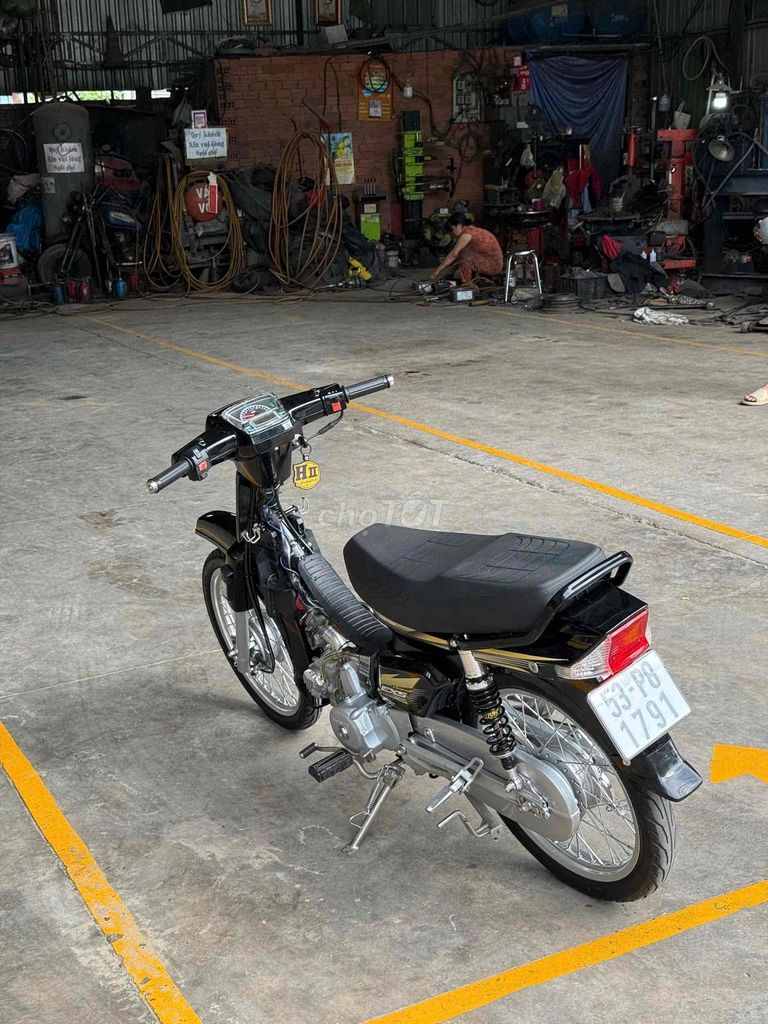 Honda Dream Super Đen с амортизаторами Redleo