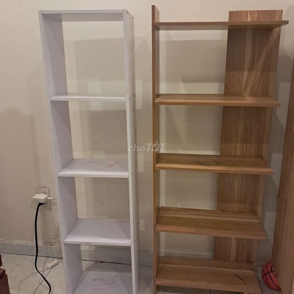 Kệ sách gỗ 4 tầng Trắng Đã sử dụng. Mua bán Tủ, kệ gia đình tại Huyện Nhà Bè Tp Hồ Chí Minh được đăng bởi Archana Mani hình 1