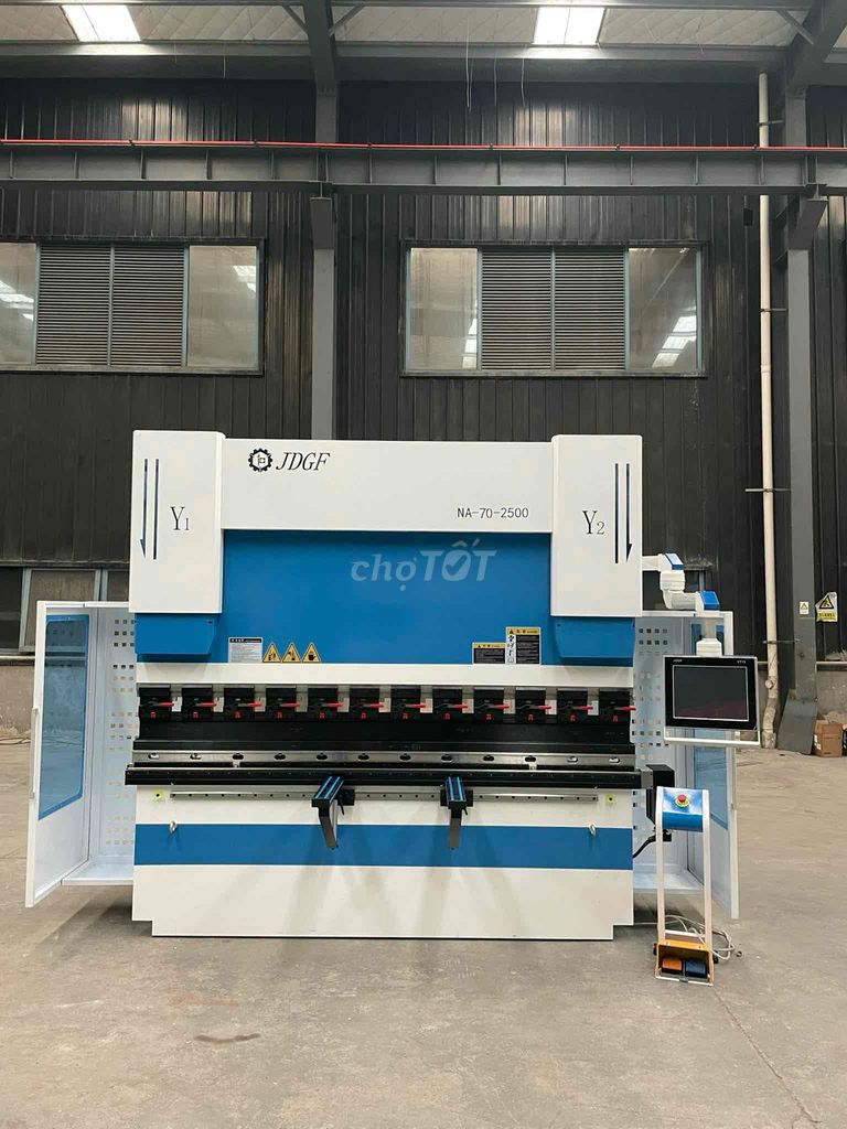 Máy chấn CNC điện thuỷ lực 70 tấn 2500mm