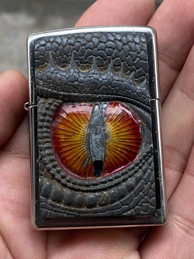 Zippo 2015 vỏ ruột trùng, giữ xăng, bánh xe bén