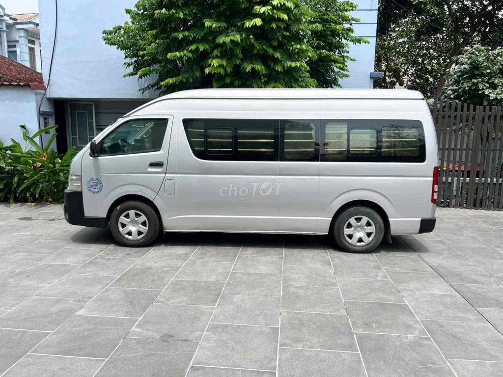 Toyota Hiace фургон 3 места 2016 грузовая 900 кг
