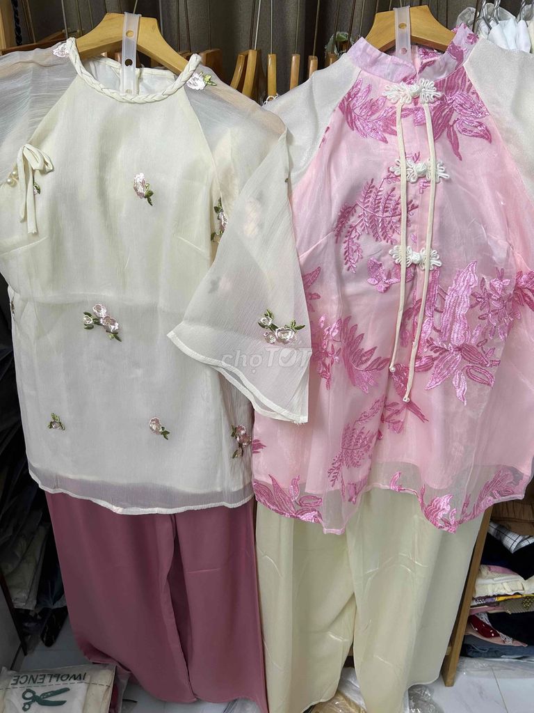 Bộ đồ nữ trắng hồng size S-M. Mua bán Quần áo tại Huyện Ân Thi Hưng Yên được đăng bởi Hiên Vũ hình 1