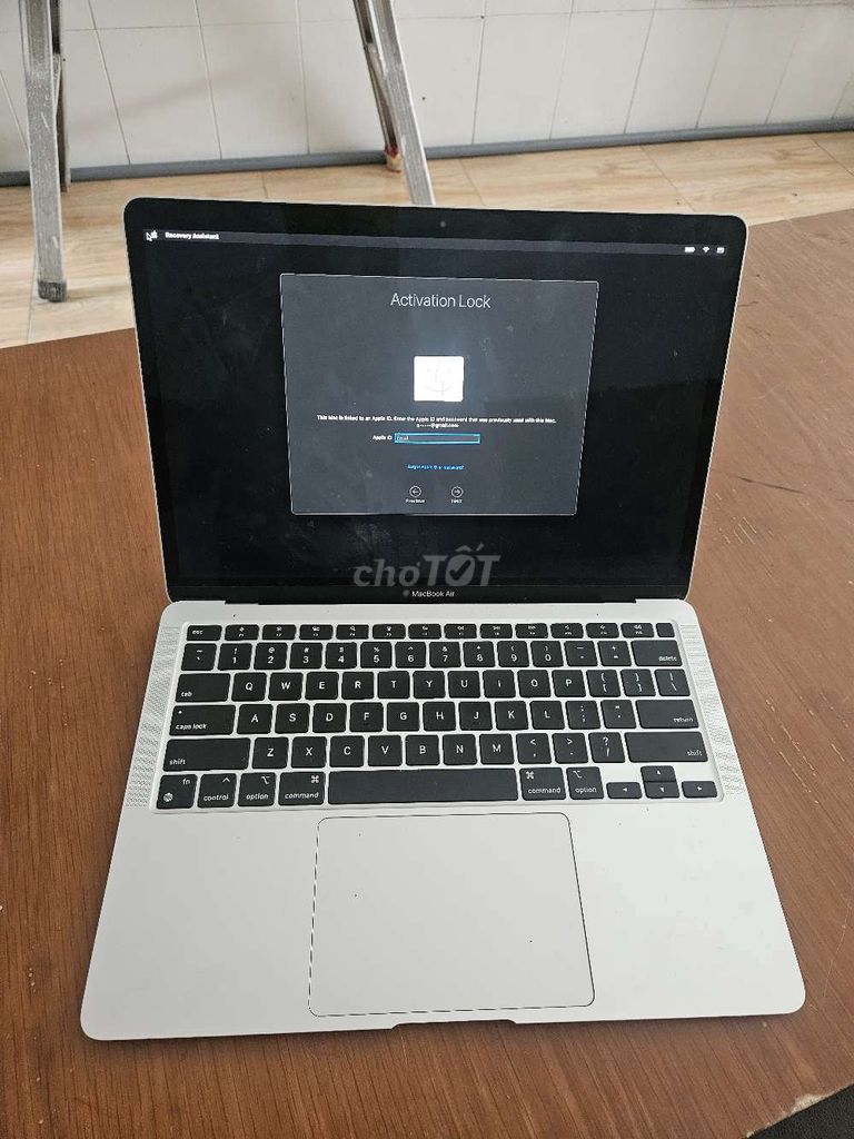 Macbook air M1 2020 bị khóa icloud. Máy cầm đồ.