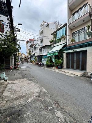 Nhà phố 24 m² · 2 PN · Đường Đội Cung