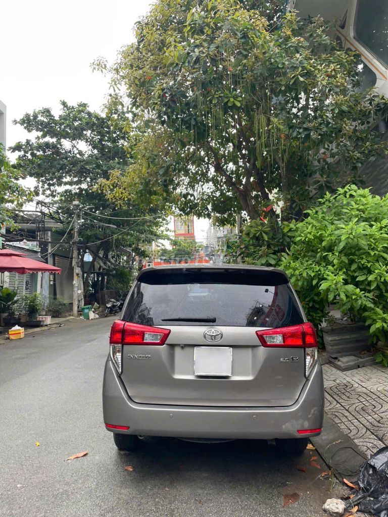 Toyota Innova 2017 2.0E - 180000 km. Mua bán Ô tô tại Quận 7 Tp Hồ Chí Minh được đăng bởi Chu Ngọc Tú Anh hình 4