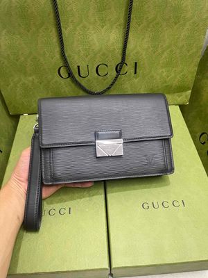 clutch LV authentic
