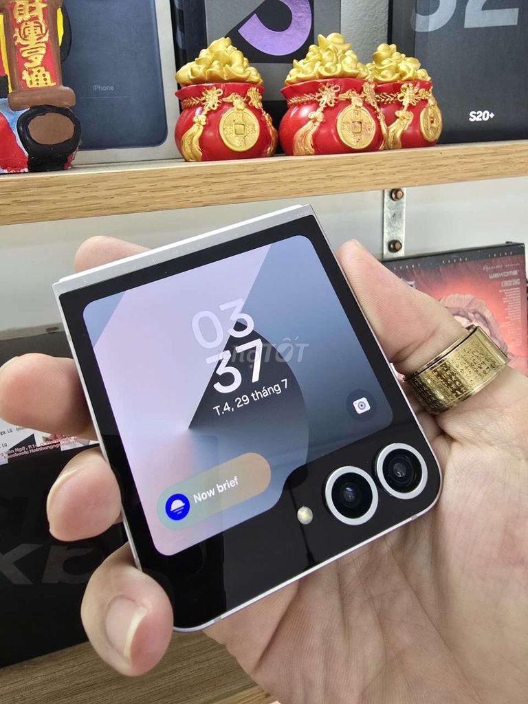Samsung Galaxy Z Flip 6 5G 12GB/512GB Bạc. Mua bán Điện thoại tại Thành phố Thủ Đức Tp Hồ Chí Minh được đăng bởi Minh phương hình 1