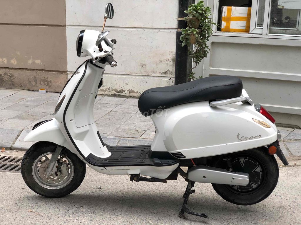 Электроскутер Vespa Белый, оригинальный, свежая модель, в отличном состоянии