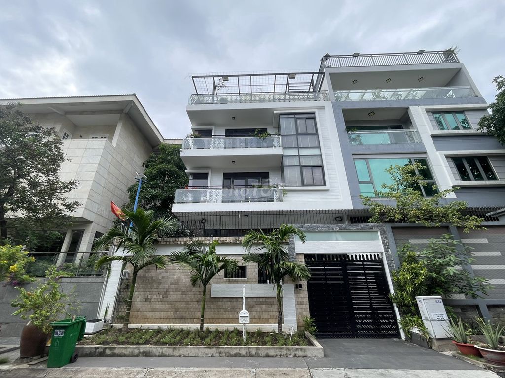 Rent · 5 bd · 200 м² · Thành phố Thủ Đức, ул. Đường số 28