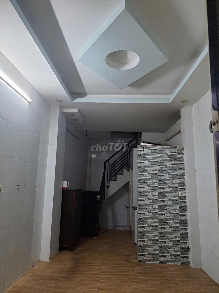 Аренда · 2 комн. · 18 м² · Quận Tân Phú, ул. 525/7/10 Lê trọng tấn