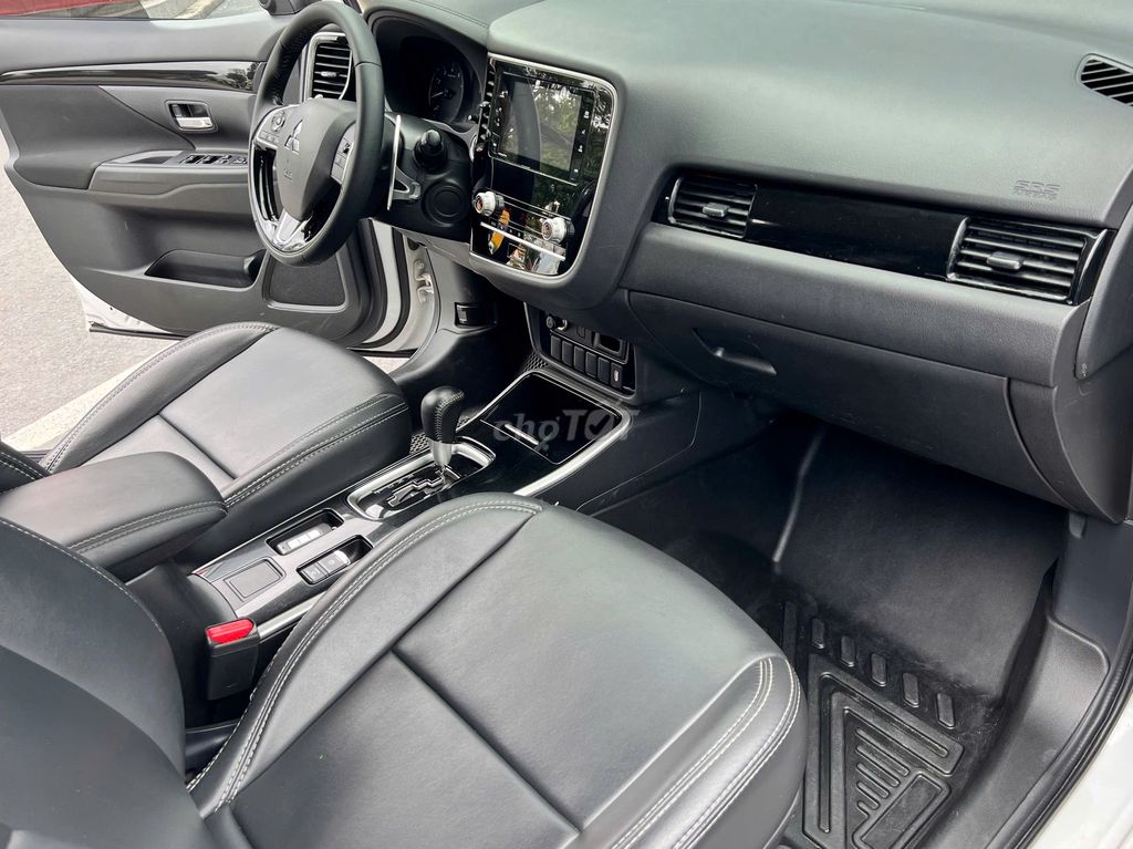 Outlander 2.0L CVT 2021 Xe Gia Đình - Giảm Mạnh. Mua bán Ô tô tại Quận Tân Phú Tp Hồ Chí Minh được đăng bởi Sinh Xe Cũ Mitsubishi Trường Chinh hình 9