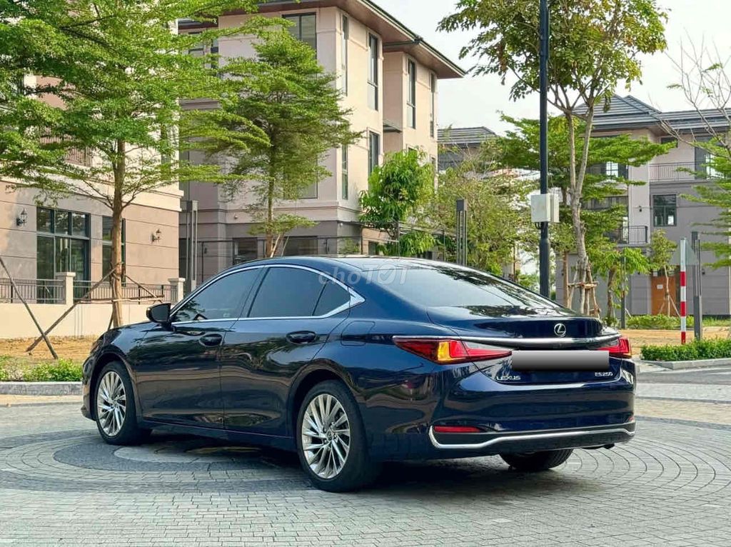Cần Bán Chiếc Lexus ES250 Model 2020. Mua bán Ô tô tại Quận 7 Tp Hồ Chí Minh được đăng bởi Hoàng Trung hình 6