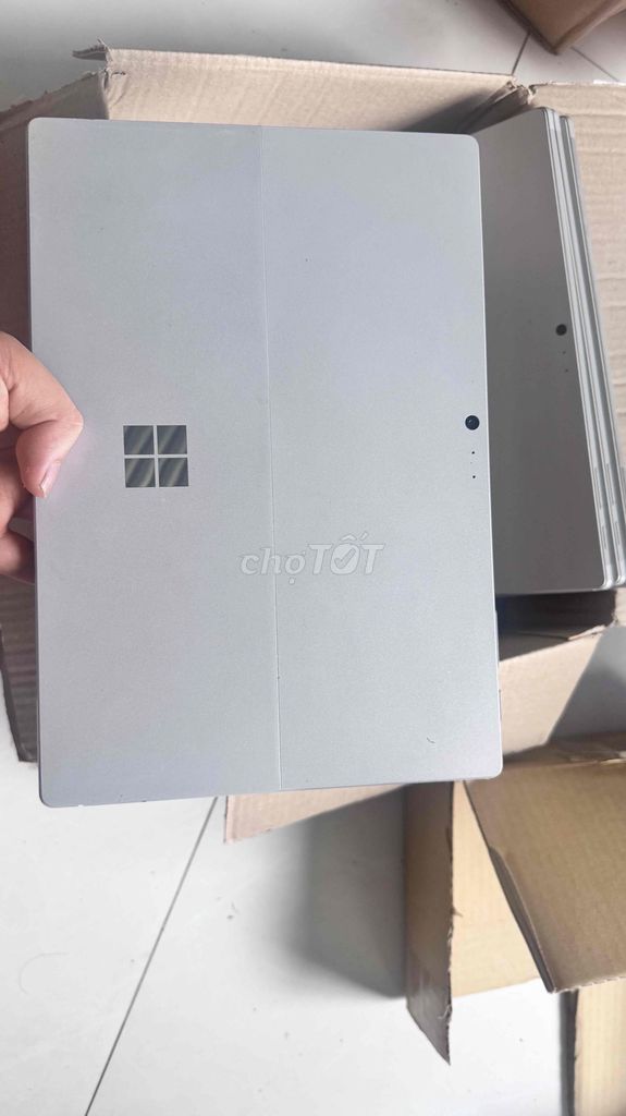 Microsoft Surface Pro 5 i5 4GB/128GB Bạc. Mua bán Máy tính bảng tại Thành phố Mỹ Tho Tiền Giang được đăng bởi Nguyễn Hoàng Minh Tuấn hình 1