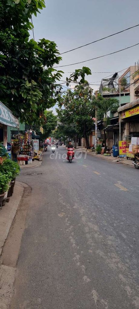 Nguyên căn mặt tiền đường lớn