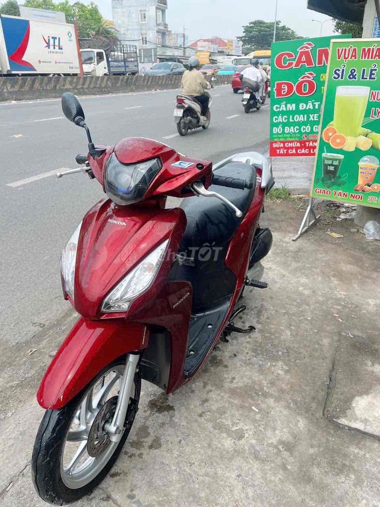 Honda Vision màu Đỏ. Mua bán Xe máy tại Thành phố Dĩ An Bình Dương được đăng bởi Phan van do  hình 2