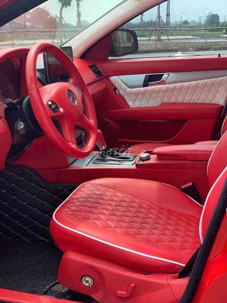 Mercedes-Benz C-Class Đỏ 5 chỗ. Mua bán Ô tô tại Quận Long Biên Hà Nội được đăng bởi Viết Tiến hình 3