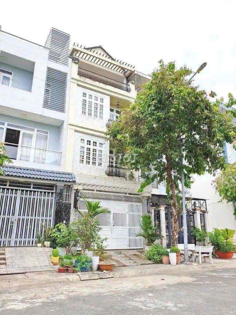 Rent · 4 bd · 90 м² · Quận 7, ул. Đường Phạm Hữu Lầu