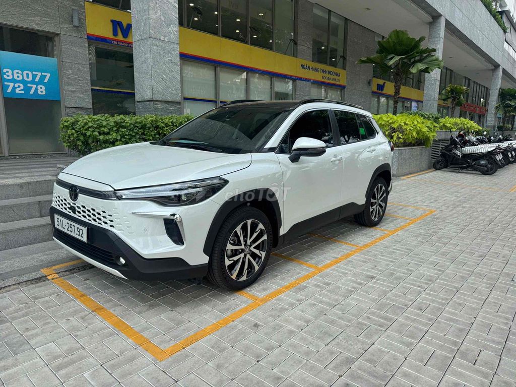 Toyota Corolla Cross 2024 белый автомат 18.xxx