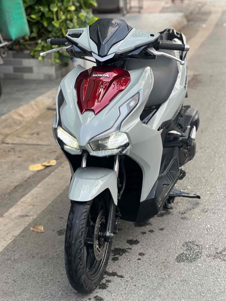 Honda Airblade серый/красный 2023