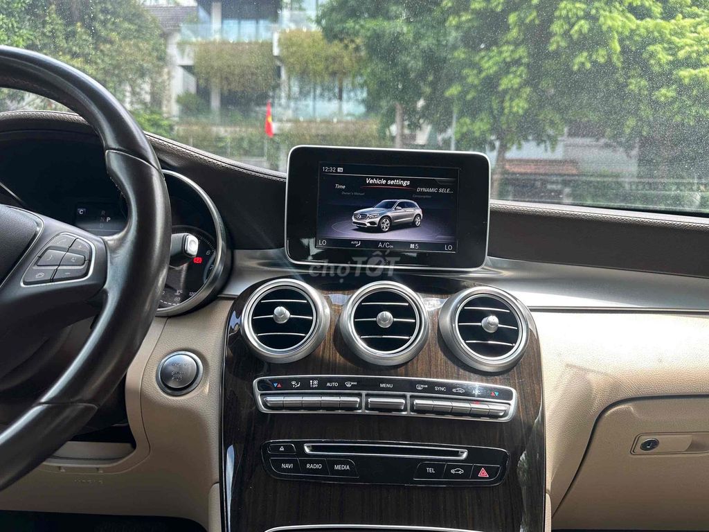 Mercedes Benz GLC200 sx 2018 màu đen. Mua bán Ô tô tại Quận Cầu Giấy Hà Nội được đăng bởi Cao Quý hình 11