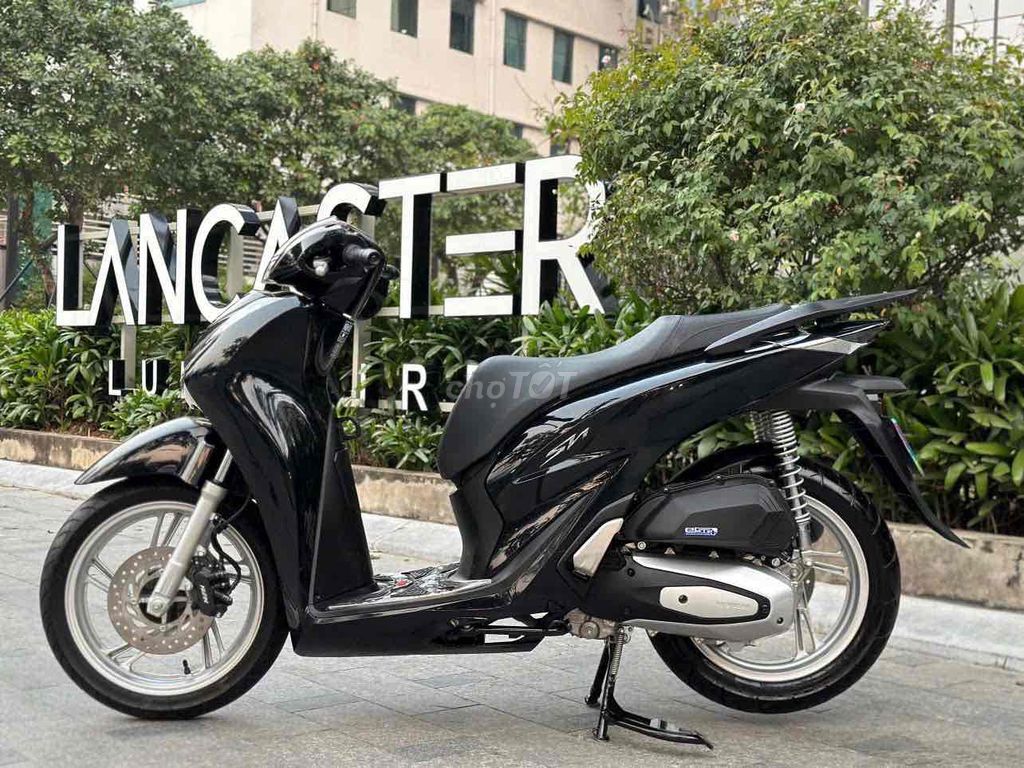 Honda SH 125 CBS 2024 Đen. Mua bán Xe máy tại Quận Đống Đa Hà Nội được đăng bởi Xe Máy Vượng Trung hình 4