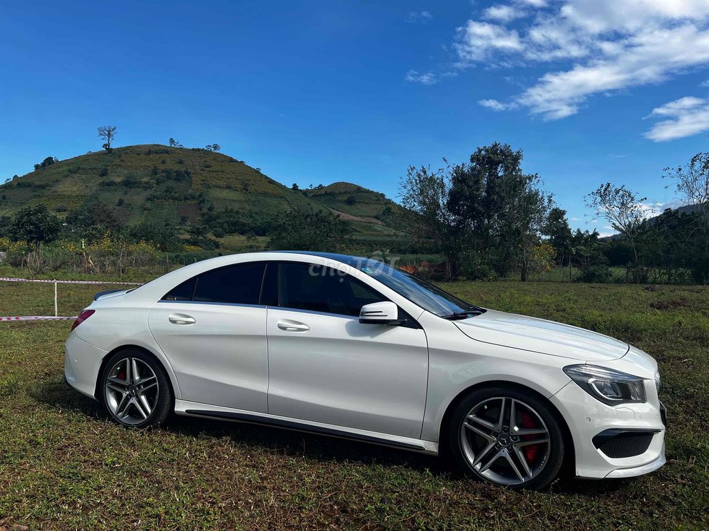 Mercedes Benz CLA 45 AMG 4MATIC - Odo 7 vạn