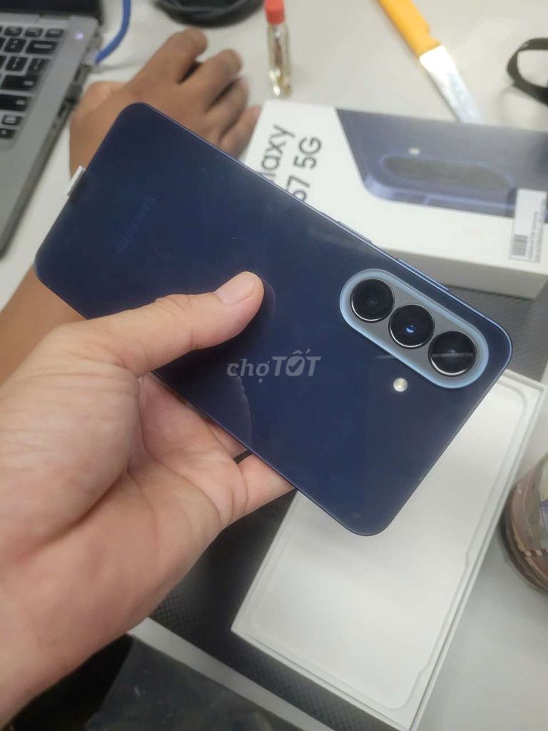 Samsung Galaxy A57 5G Xanh 99.9%. Mua bán Điện thoại tại Huyện Châu Thành Tiền Giang được đăng bởi Cầm đồ thanh lý  hình 1