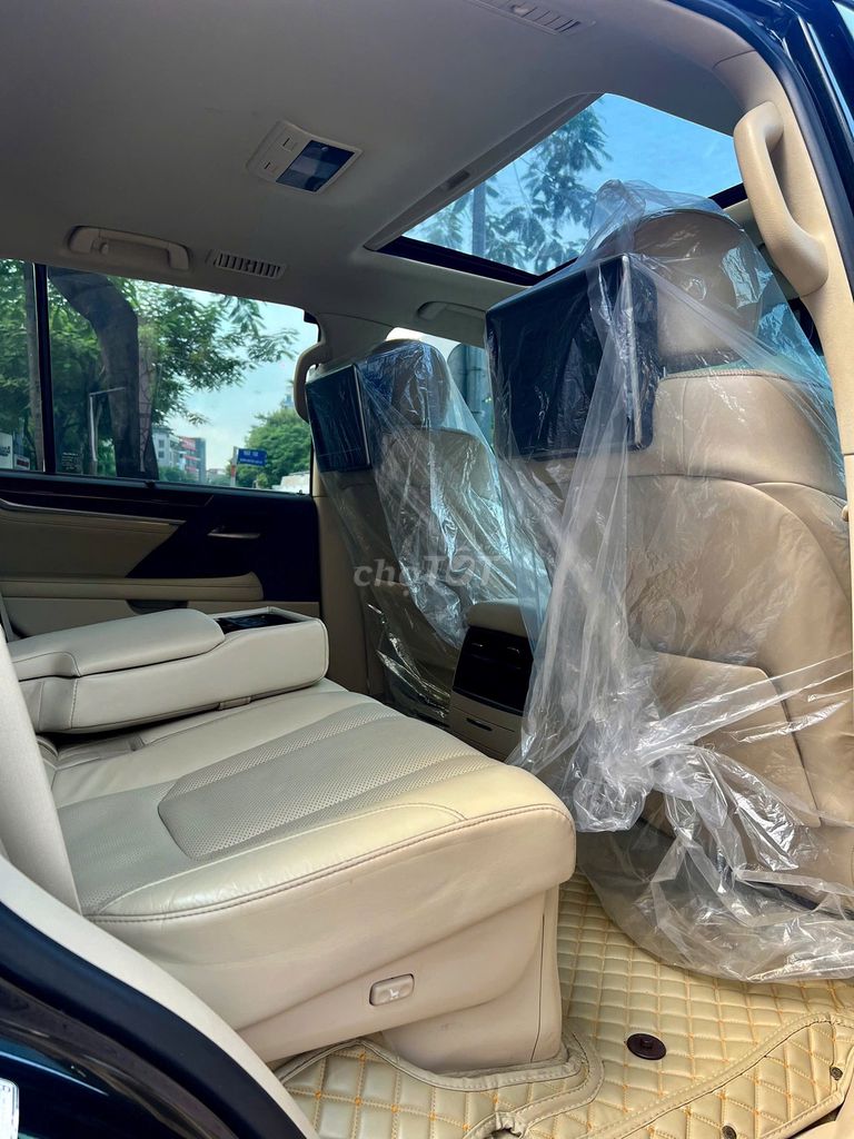 Lexus LX570 Trung Đông 2017 nội thất kem, bền sang. Mua bán Ô tô tại Quận Long Biên Hà Nội được đăng bởi Long Biên Cars hình 9