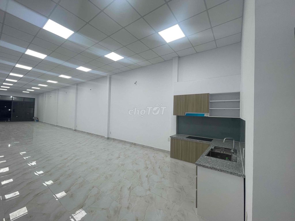 Mặt tiền Lê Văn Lương , Phước Kiển , DT: 5,5x15 . Giá : 17tr/th