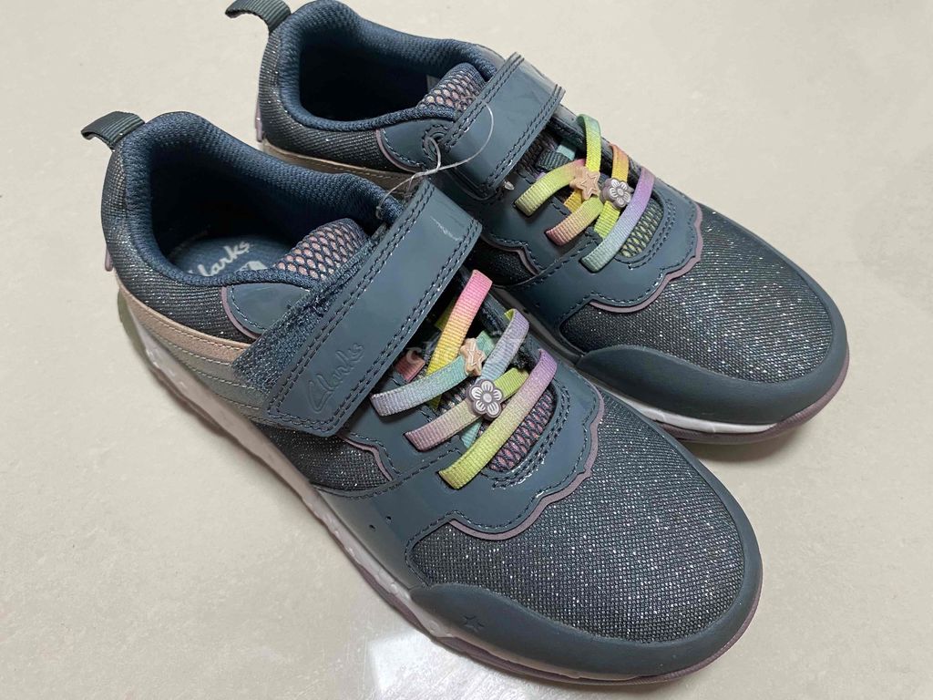 Giày thể thao bé gái  Clarks Tidal Star size 33. Mua bán Mẹ và bé tại Thành phố Biên Hòa Đồng Nai được đăng bởi Thục Quang hình 1