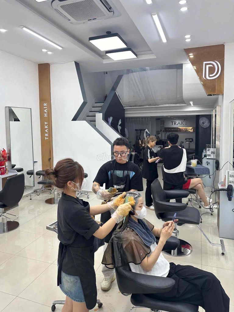 TUYỂN THỢ CẮT TÓC. Việc làm Thợ cắt tóc tại Quận Cẩm Lệ Đà Nẵng được đăng bởi Linh Đoan hình 3